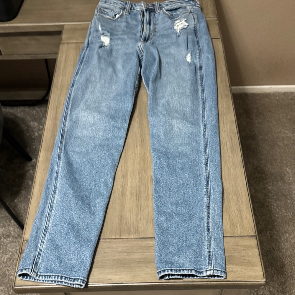 Hollister Curvy Ultra High-Rise Mom Jeans - Light Blue Denim